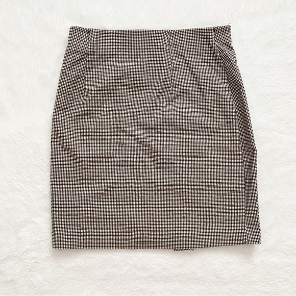 DYNAMITE | High rise button skirt - Picture 3 of 8